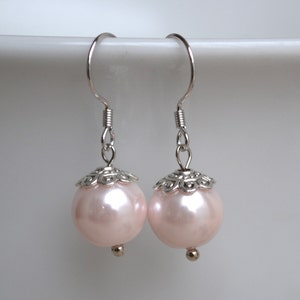 light pink pearl earrings,dangle pearl earrings,10mm pearl earring,wedding earrings,bridesmaids earrings,glass pearl earrings,earring