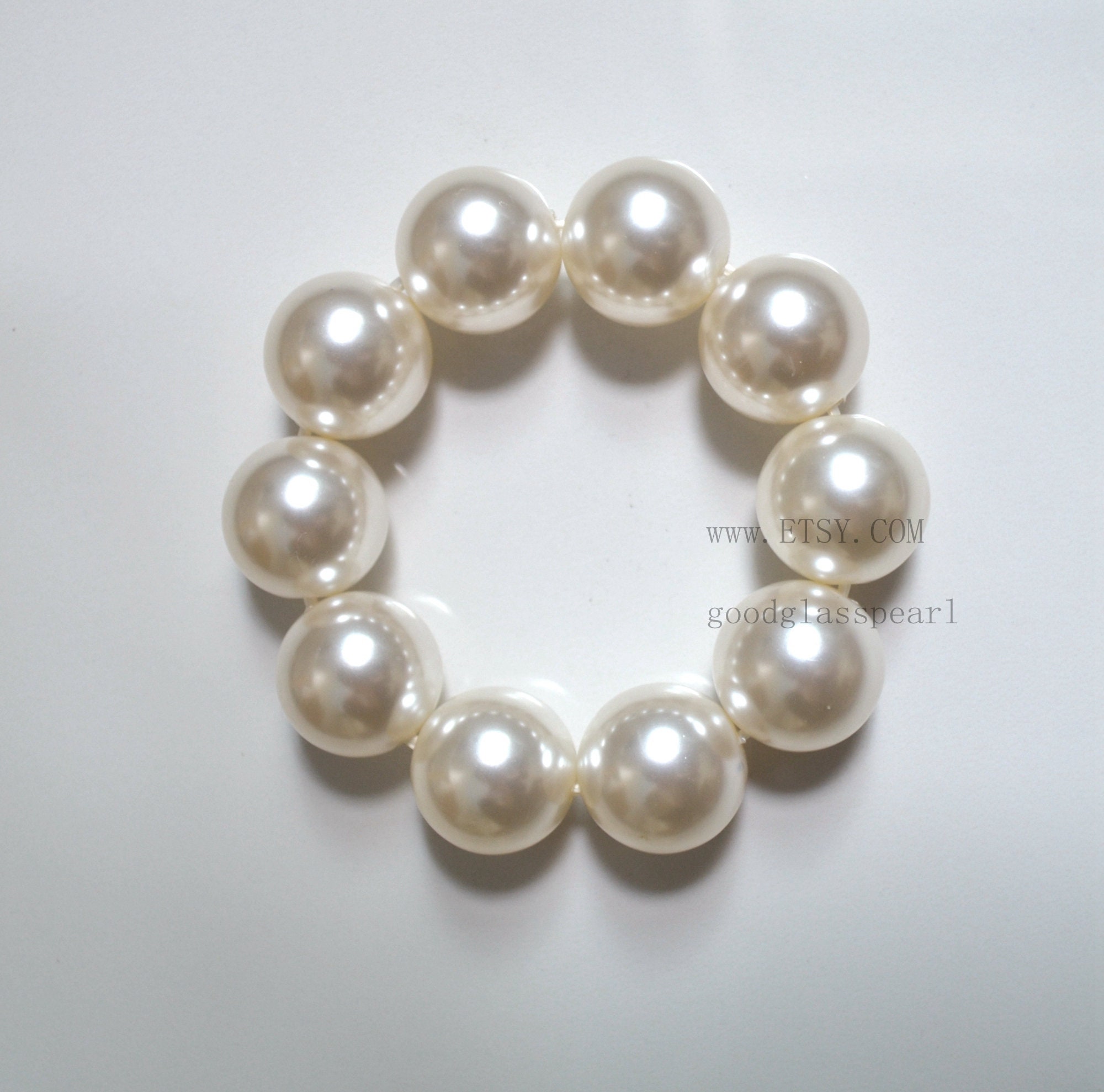 Elastic clearance pearl bracelet