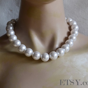 White Pearl Necklace, 18mm Wrinkled Pearl Necklace,Plastics Faux Pearl Necklace,High Quantity Pearls,Statement Necklace,Large pearl necklace