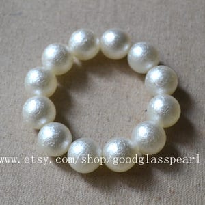 18mm Wrinkled pearl bracelet, Big Pearl Bracelets, Pearl Elastic Bracelet, Large Pearl Beaded Bracelet, Statement Bracelet, Bridesmaid Gift