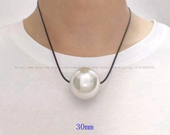 Colgante grande de perla de plástico, collar de cuero negro, estilo minimalista