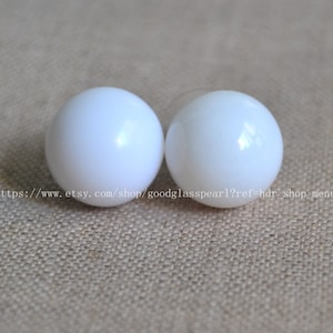 Big white beads stud earrings, Matching concert necklace, Funky Bubblegum Bead earrings, large white beaded earrings