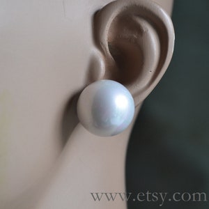 18mm, 20mm große weiße Perle Ohrringe, halbe Kuppel Perle Ohrringe, geringes Gewicht Perle Ohrringe, große 1/2 Kuppel weiße Perle Ohrringe, Knopf Perlen