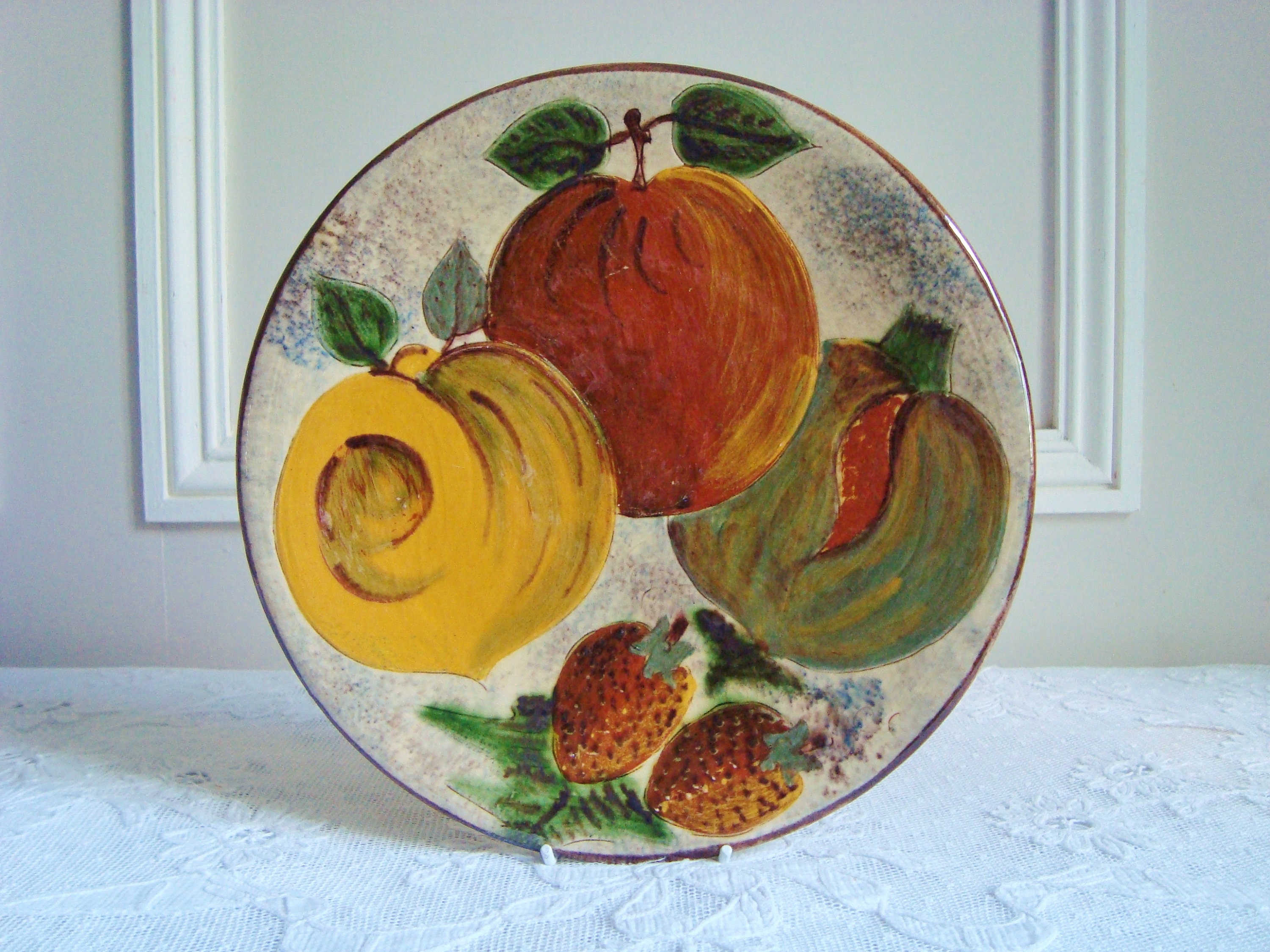 Assiette Vintage Signée Puigdemont Motifs de Ruits Stylisées