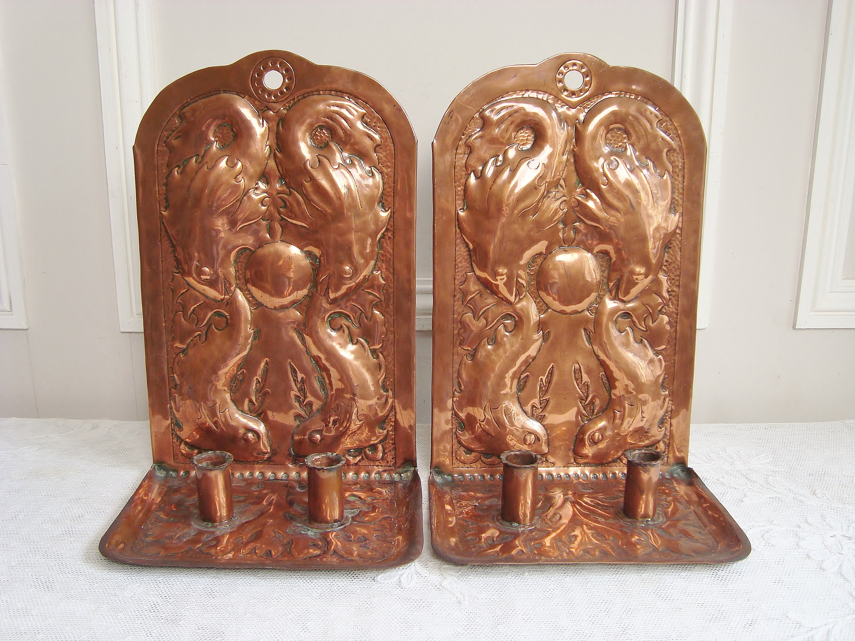 Paire d'appliques à Bougies Anciennes Signées Du Mouvement Arts & Crafts Anglais