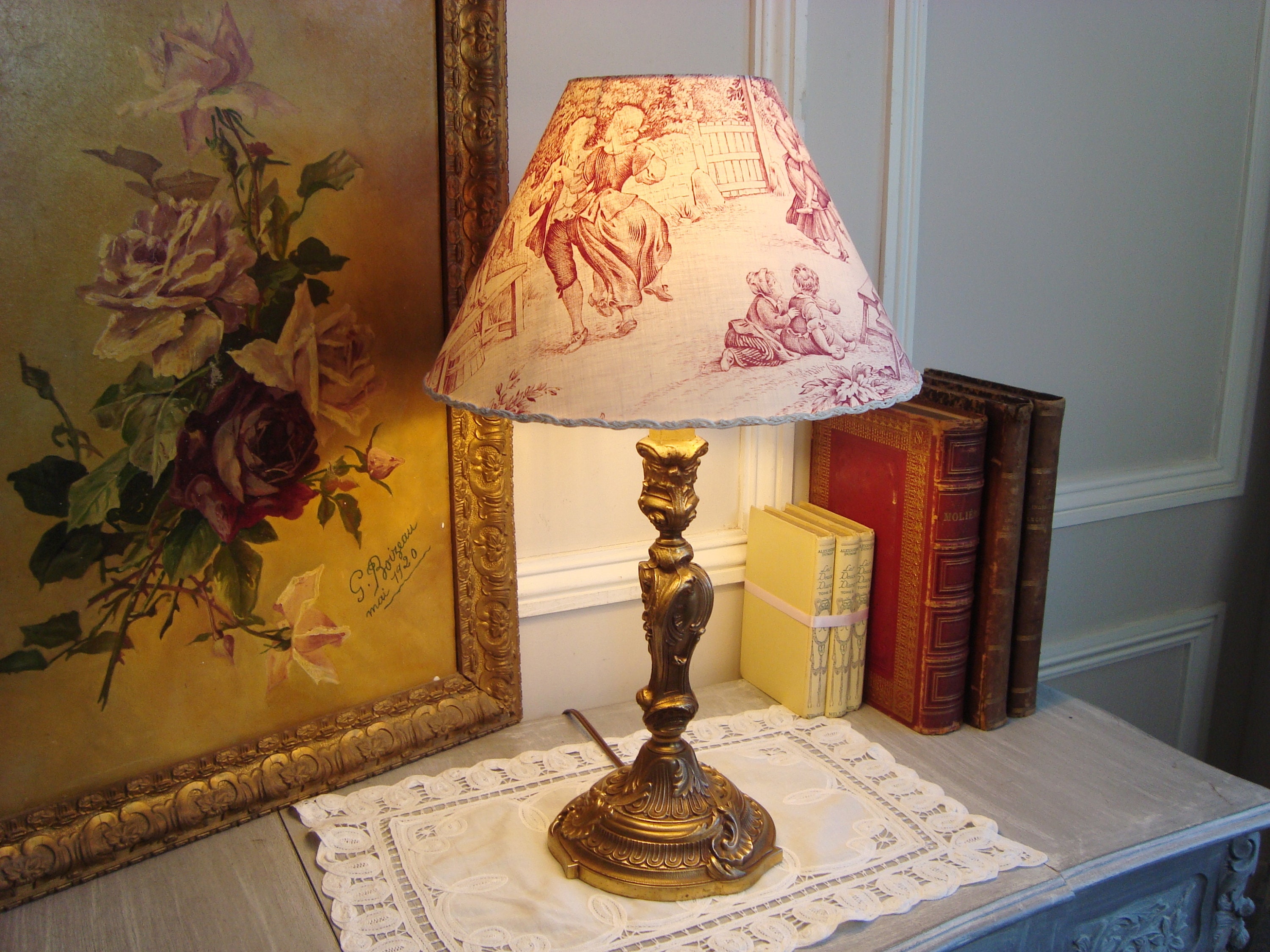 Lampe Rocaille Vintage en Bronze avec Son Abat-Jour Fait Main France Tissu Toile de Jouy Ancienne