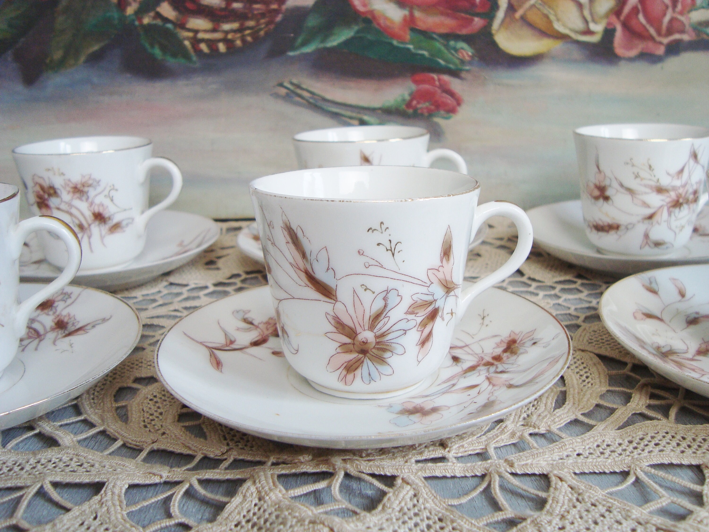 Lot de 6 Petites Tasses et Soucoupes Anciennes en Porcelaine Signé Bourat Pillet La Rochelle