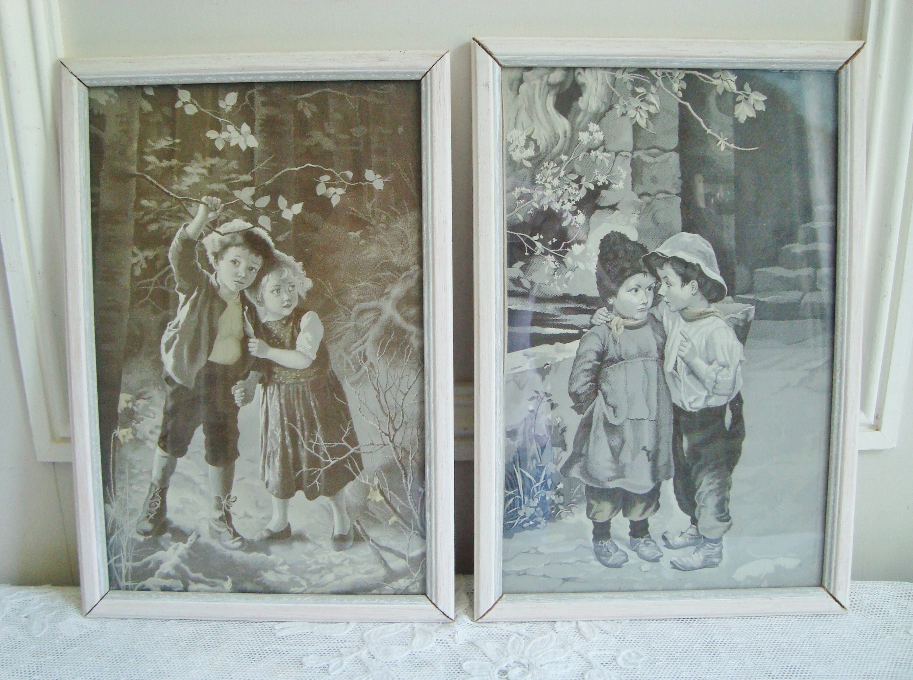 Paire de Tableaux Anciens en Soie Des Années 1900