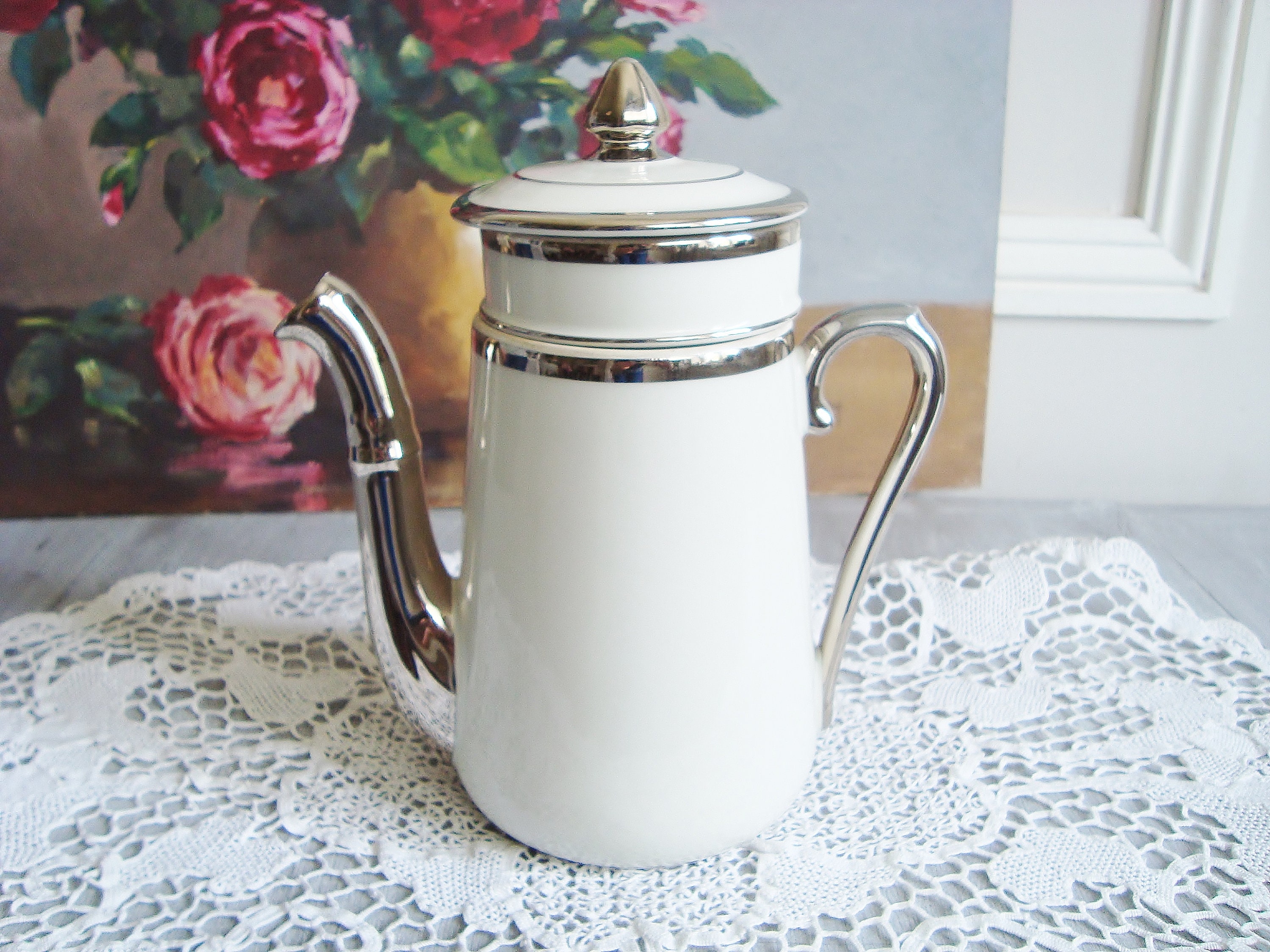 Théière Vintage Français Infuseur Art Déco Design en Argent et Céramique Blanche