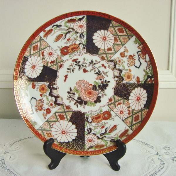 Belle assiette style Japonaise Imari avec décoration fleurie