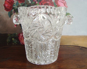 Vintage ice bucket in pressed glass French barware from the 1960's