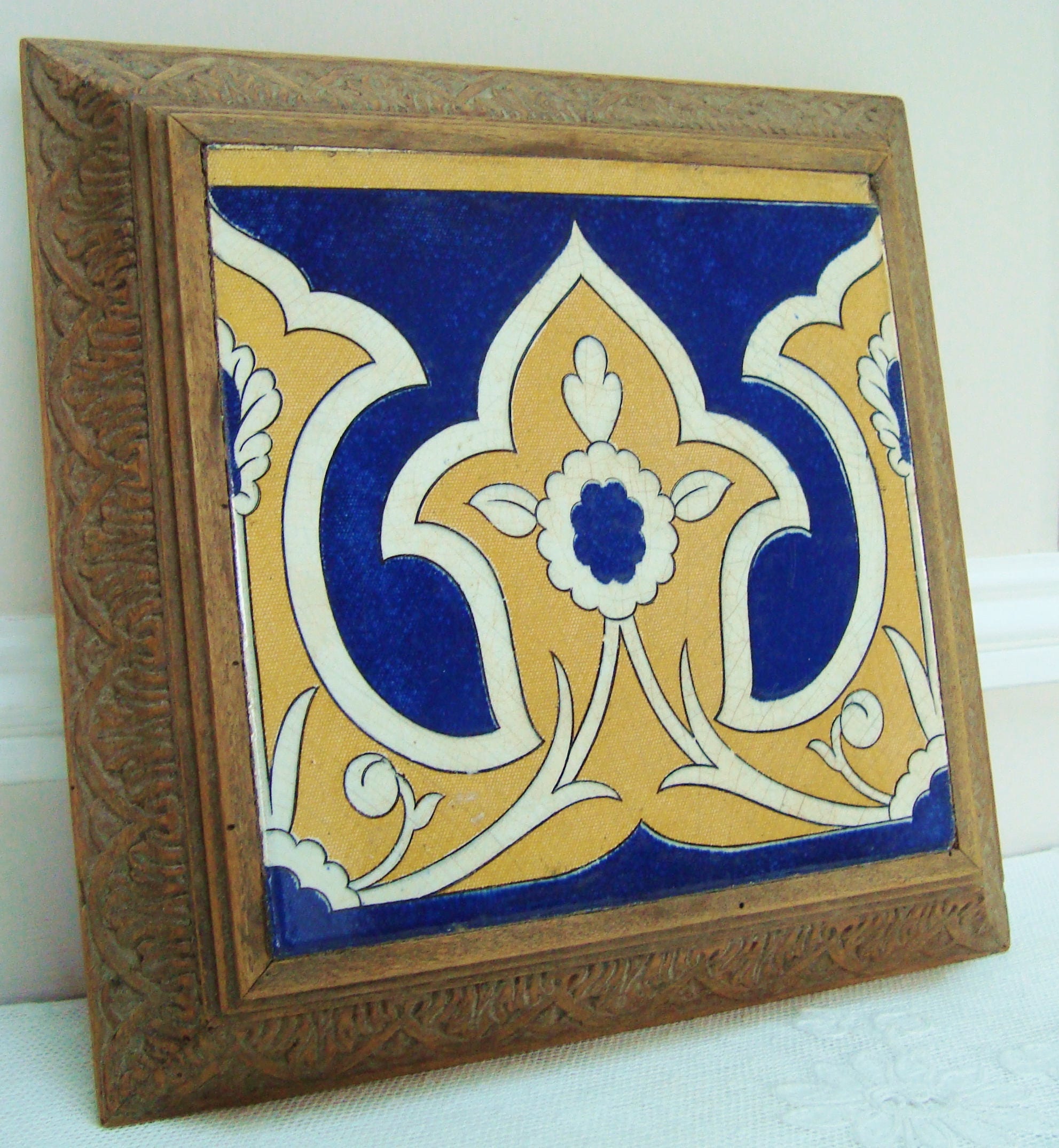 Beau Sous Plat Ancien - Sous Art Nouveau - Bois et Céramique - Bleu Jaune - 1900 - Carreau Faience A