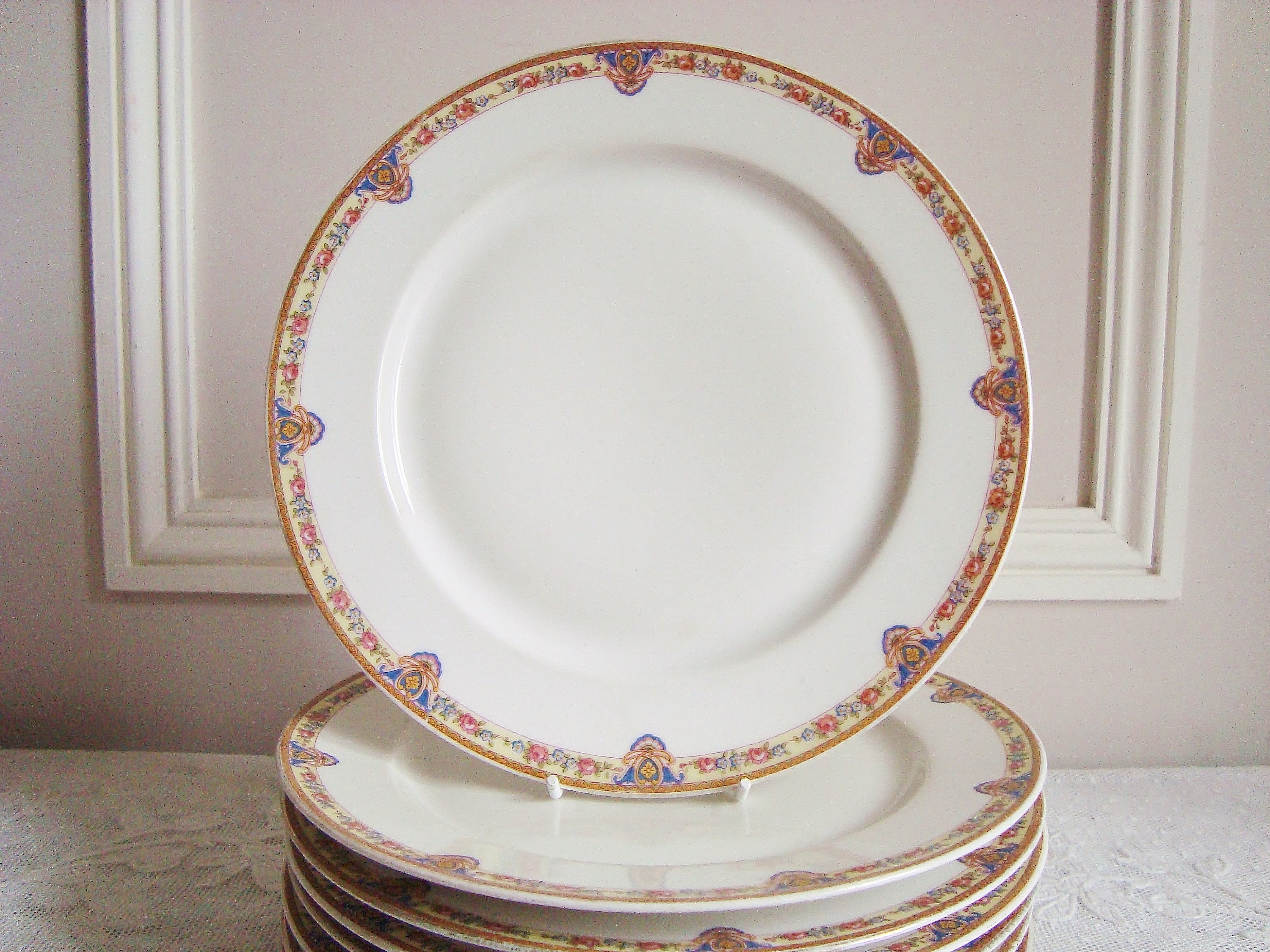 Assiette Ancienne en Porcelaine de Limoges Vers 1910 avec Décor Guirlandes Roses