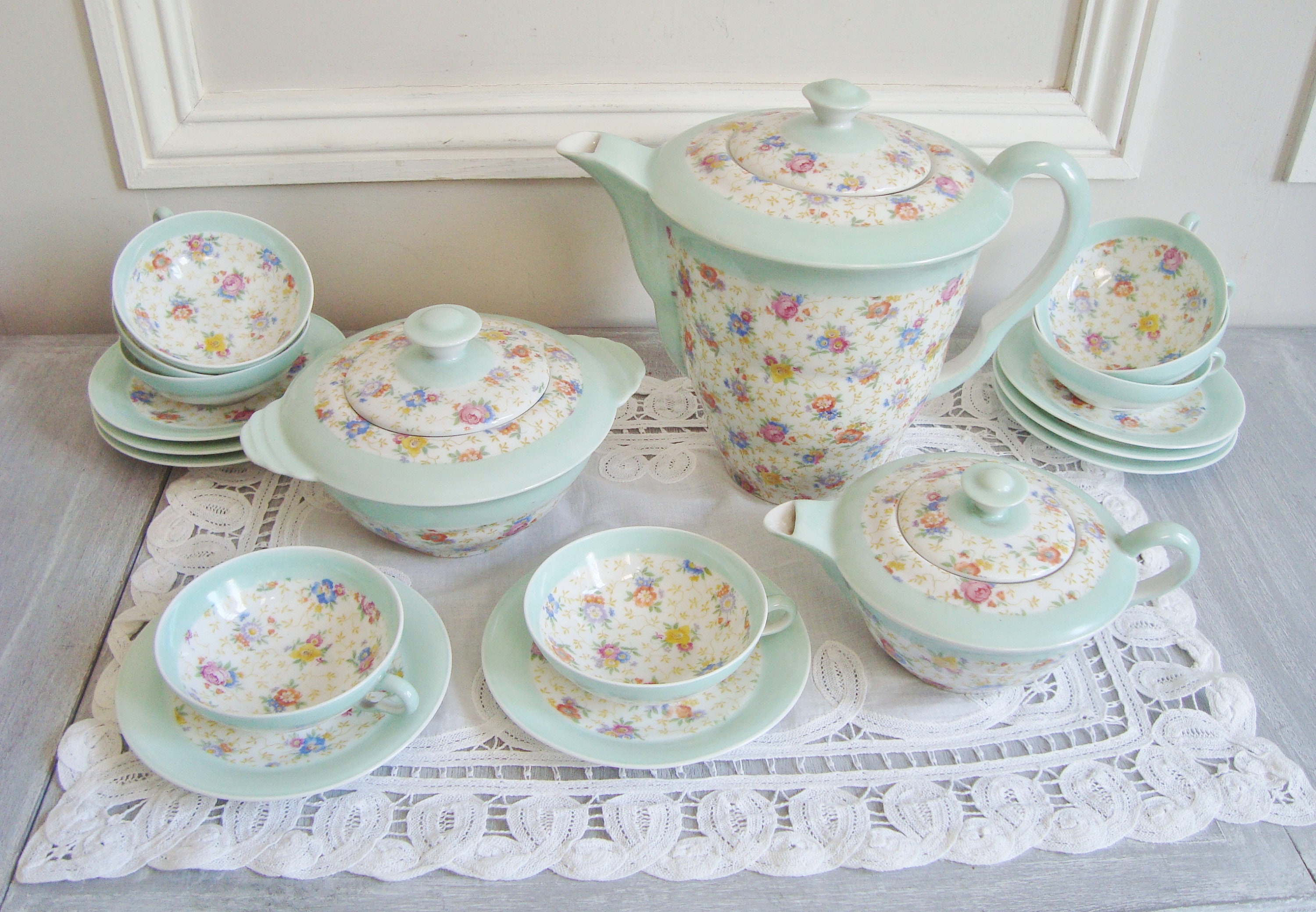 Café Art Déco Serti en Vert Pastel avec Motifs Floraux Vintage Porcelaine Limoges