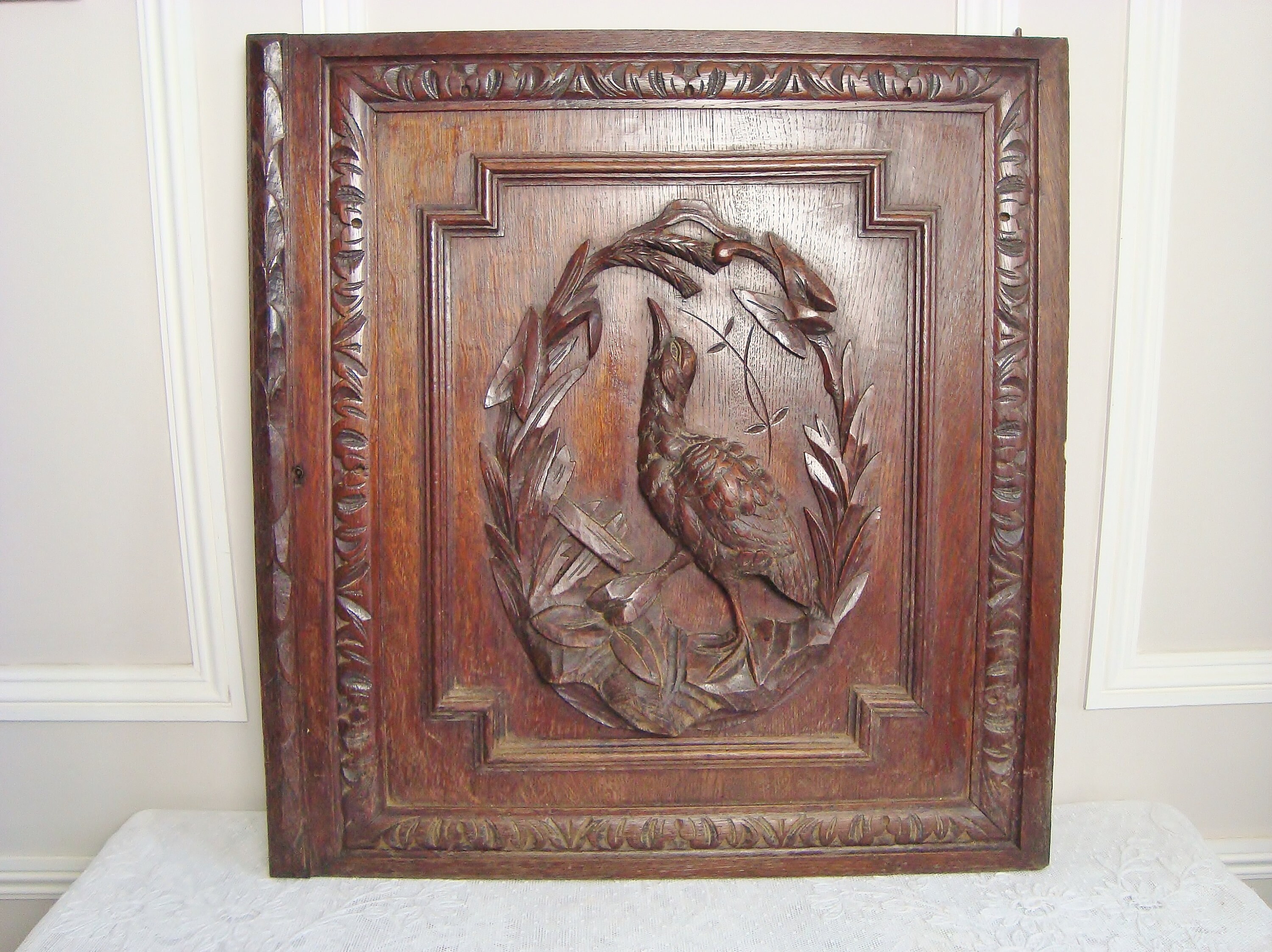 Porte de Meuble Ancien avec Faisan Oiseau Sculpté Vers 1890