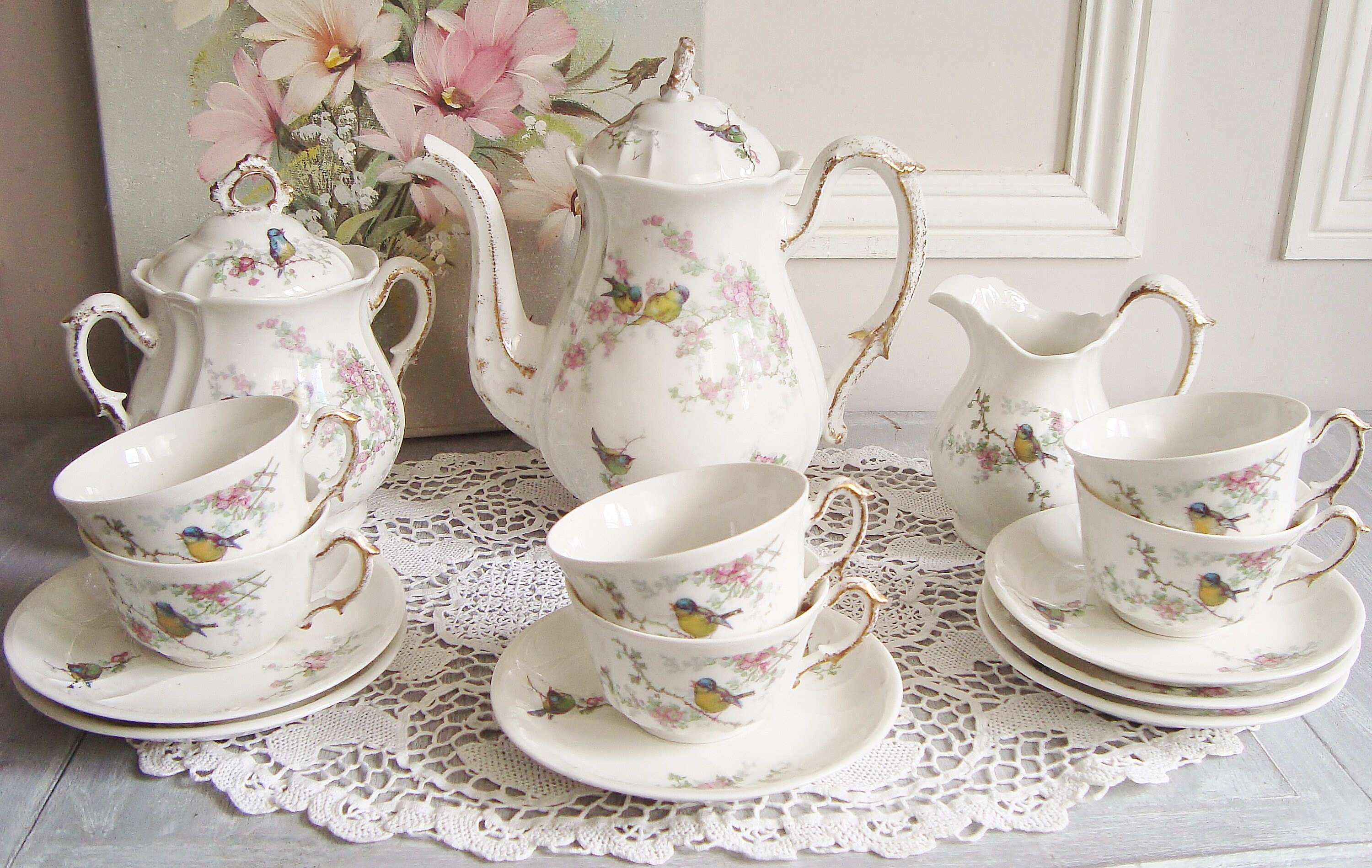 Ensemble de Café à Thé Antique Français avec Petits Motifs d'oiseaux en Porcelaine Comte d'artois Du