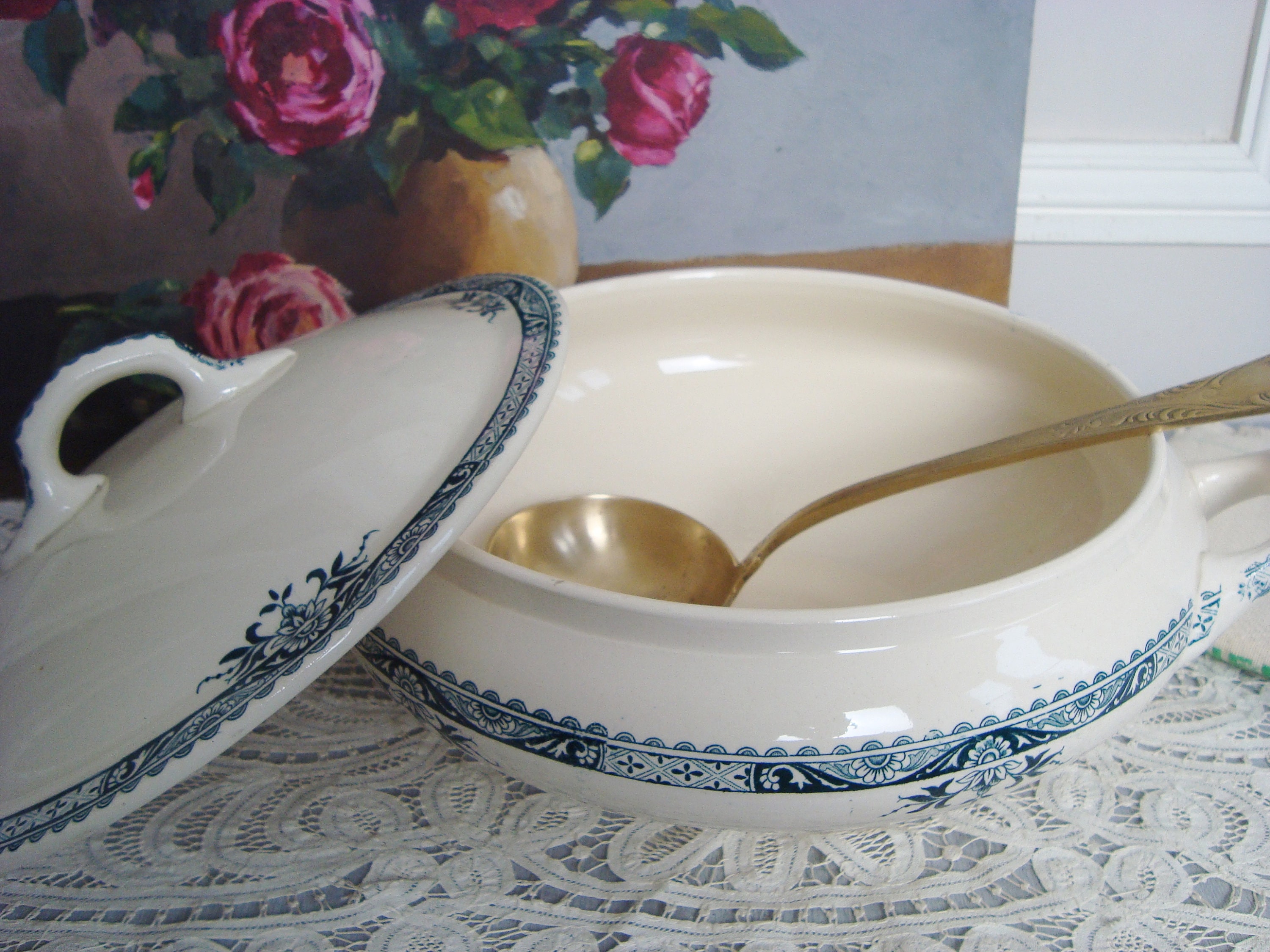 Soupière Ancienne Longchamp Lily en Terre de Fer Vers 1900 Motifs Géométriques