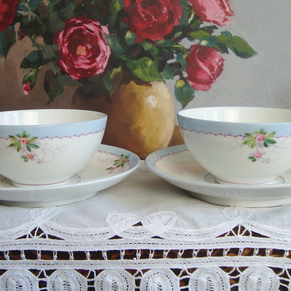 Paire de tasses et soucoupes en porcelaine motifs de roses style maison de campagne