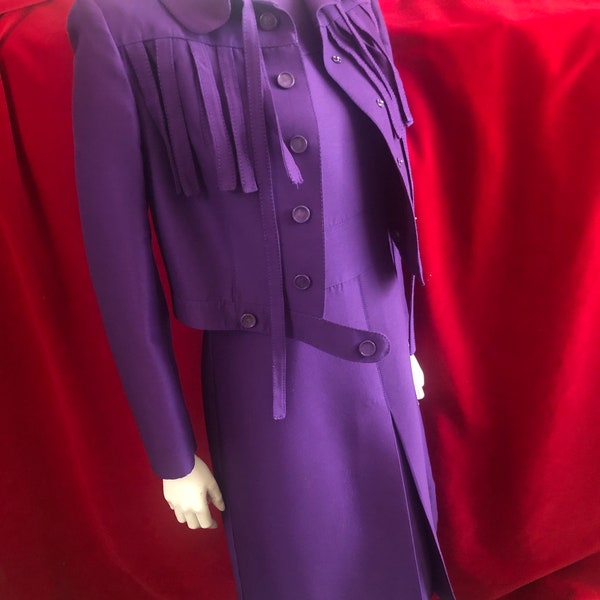 Louis Féraud para André Peters mod 2 piezas, Vestido y chaqueta morado, Flecos