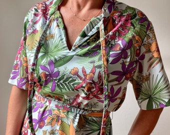1960s Tropical Floral Print Print mumu Dress, palm leaf Orchid, Tropical Hawaiian Print Woman’s vintage dress, mid length dress, Modern,