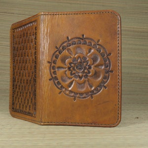 Hecho a mano sellado Passport case/travel wallet Silla teñida a mano broncea cuero de grano completo Made in USA