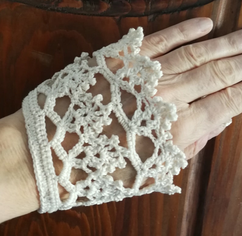 Pair cotton Ecru lace women cuff