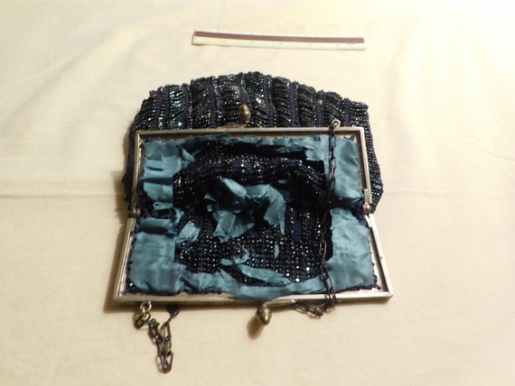 Elegant antique beaded purse - image 3