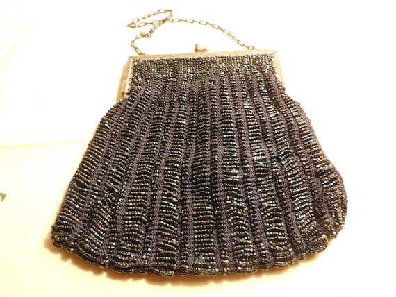 Elegant antique beaded purse - image 1