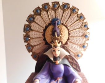 Sale!  Snow White and the 7 Dwarfs- Queen Figure