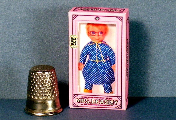 Mrs Beasley Doll Box Dollhouse Miniature 1:12 échelle Dollhouse