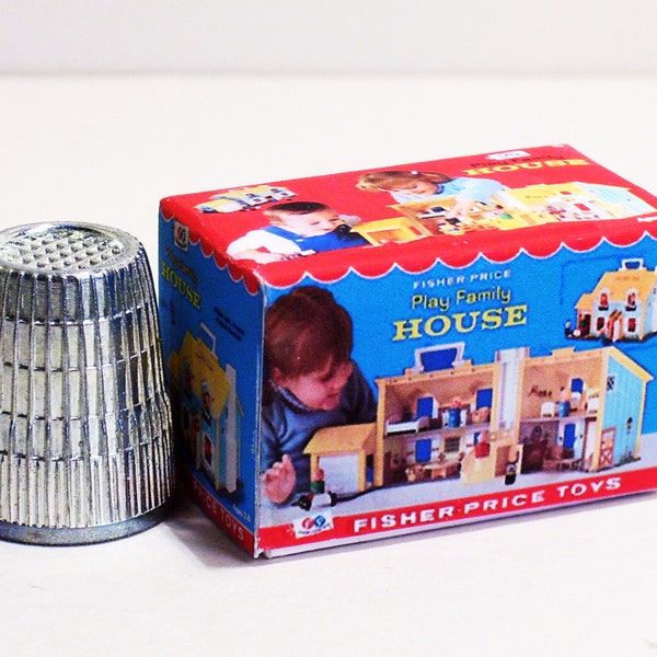 Fisher-Price Play Family House Box - Dollhouse Miniature - 1:12 scale Dollhouse accessory - Dollhouse nursery Little People toy box