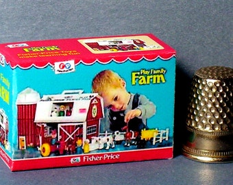 Fisher-Price Play Family Farm Box - Dollhouse Miniature - 1:12 scale Dollhouse accessory - Dollhouse nursery Little People toy box