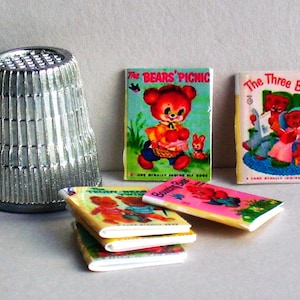 Teddy Bears 6 Junior Elf Books casa delle bambole in miniatura 01:12 scala casa delle bambole baby nursery libri tre orsi. Teddy Bear gemelli, più immagine 1