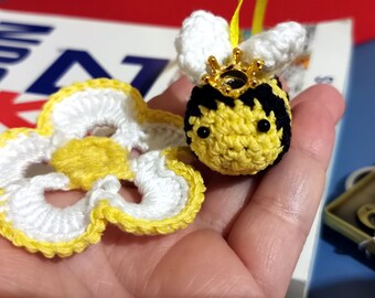Sherlock Crochet Bee Bookmark - With Crown and Flower