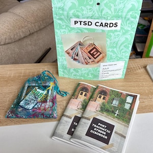Communicatiekaarten, PTSS, aardingshulpmiddelen, dagboeken, families, overlevenden, non-verbaal, posttraumatische stressstoornis, veteranen, hulp zoeken