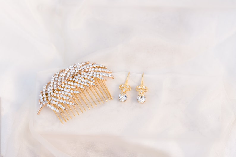 Clover leaf crystal drop earrings Gold