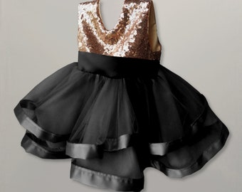 black and gold outfits for ladies