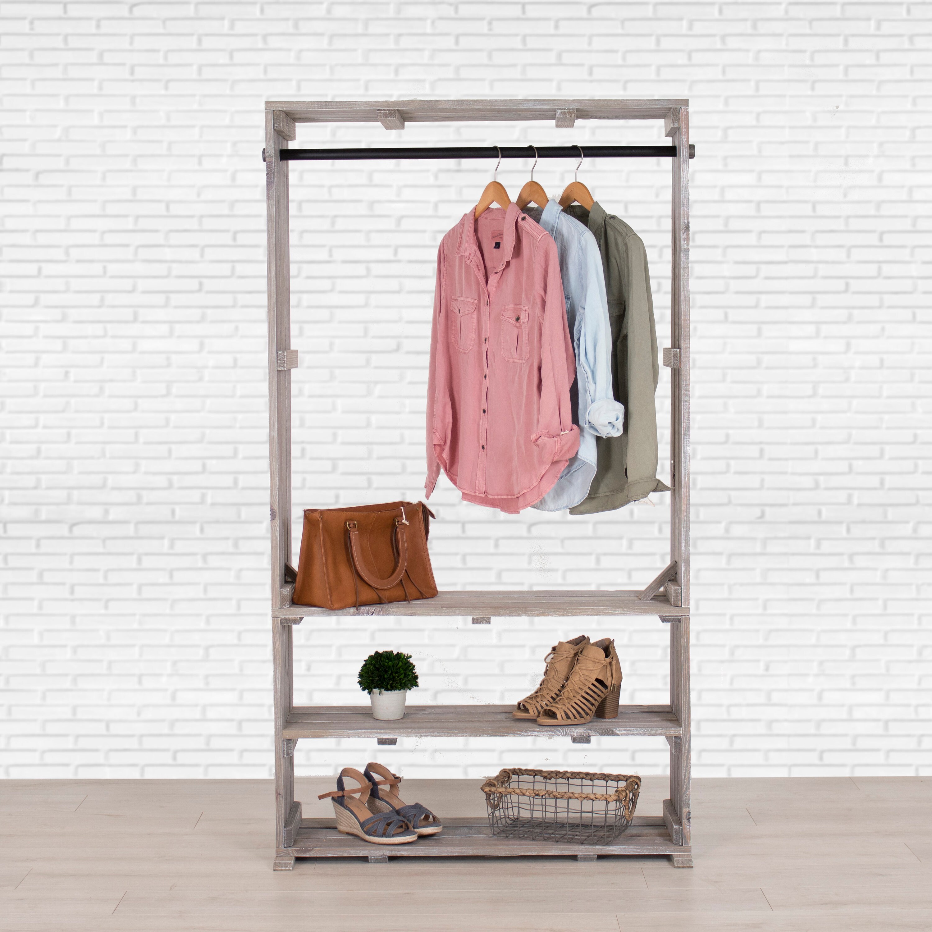 деревянная рубашка. необычные рейлы для одежды. Clothes hanging stand. Clothes stand. Wood clothes.