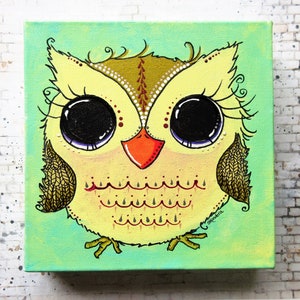 Pintura de coruja em acrílico pintada à mão: arte colorida e caprichosa