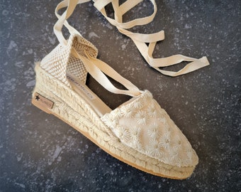size EU 40 / US 9: Lace-up espadrille medium wedges - IVORY daisies embroidery - made in spain - ecologic, vegan, sustainable