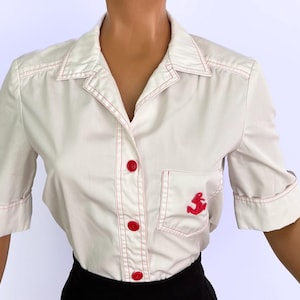 M | 1970s Parade NY White Cotton Poplin Blouse with Red Stitching And Anchor Patch