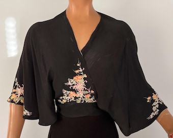 Blusa cruzada reversible de seda pintada a mano de inspiración japonesa de principios del siglo XX