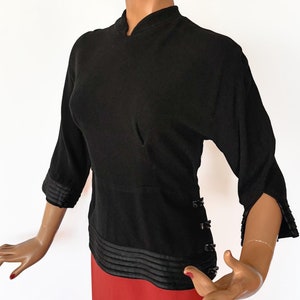 M | Vintage 1920s/30s Wool Crepe Top – Bakelite Buttons, Dolman Sleeves |