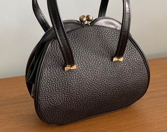black leather structured handbolsa