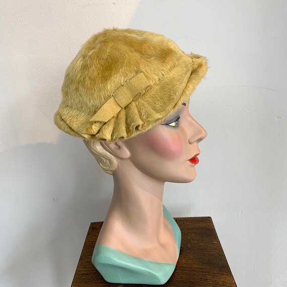 1930s/1940s Gold Yellow Fur Felt Cloche Hat - image 2