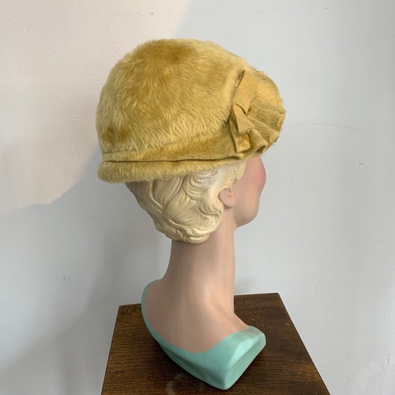 1930s/1940s Gold Yellow Fur Felt Cloche Hat - image 3