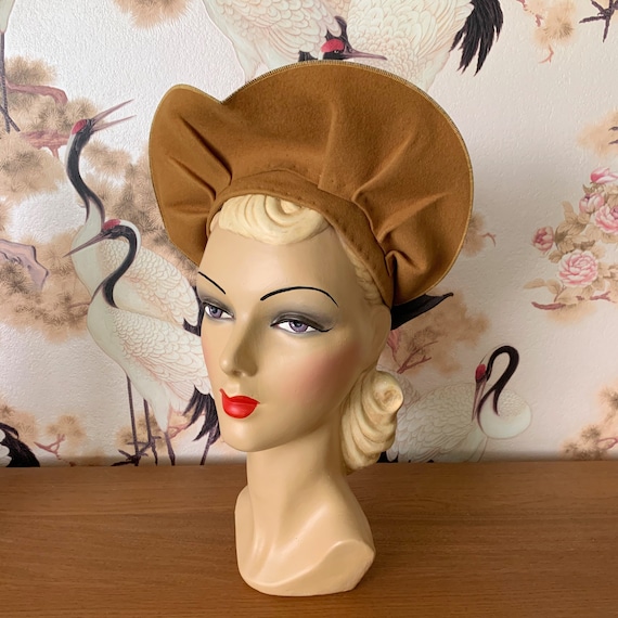 1940s New York Creation Heart Halo Hat - image 1