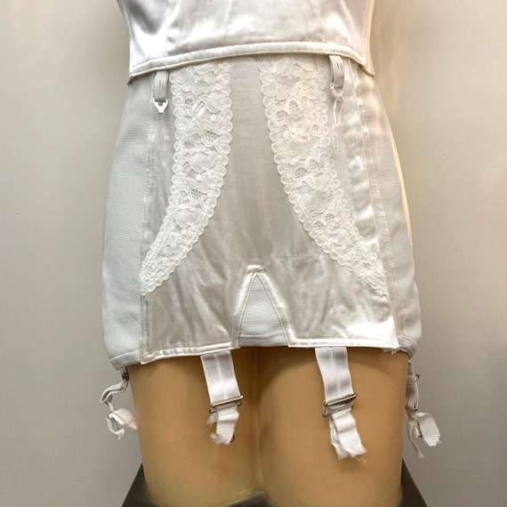 Vintage NOS Satin and Lace Hunkemöller Lexis Girdl