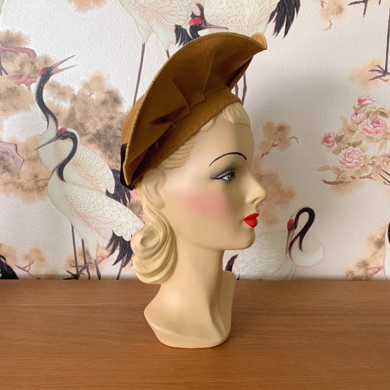 1940s New York Creation Heart Halo Hat - image 3