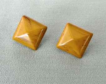 Boucles d’oreilles carrées en bakélite caramel écossais des années 1940